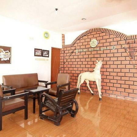 Hotel RedDoorz Syariah At Jalan Menteri Supeno Yogyakarta Exterior foto